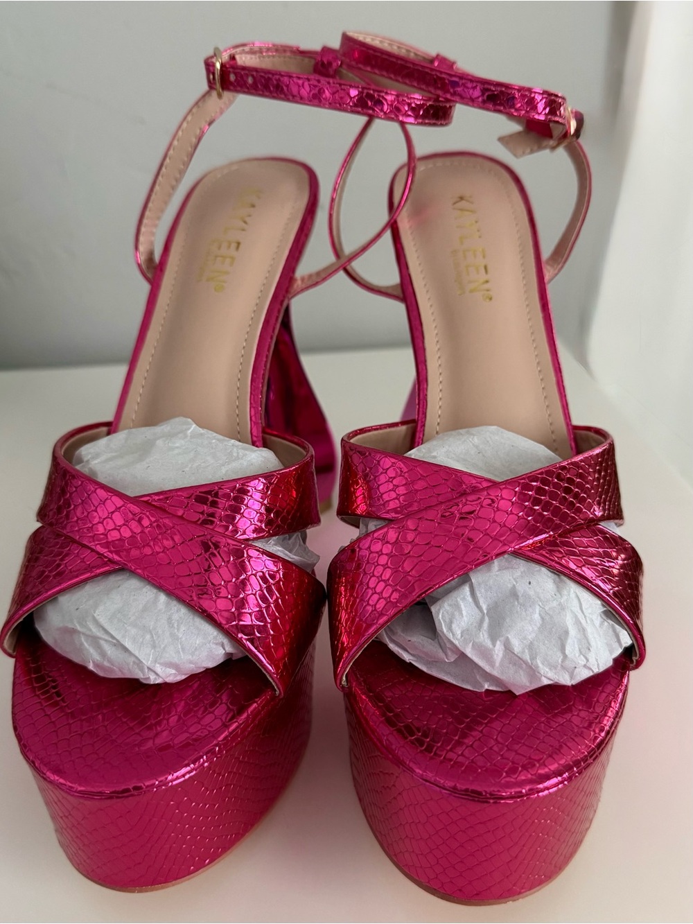 KAYLEEN By Los Angeles Metallic Fuchsia Strappy Block Heel Sandals Sz 8 1/2